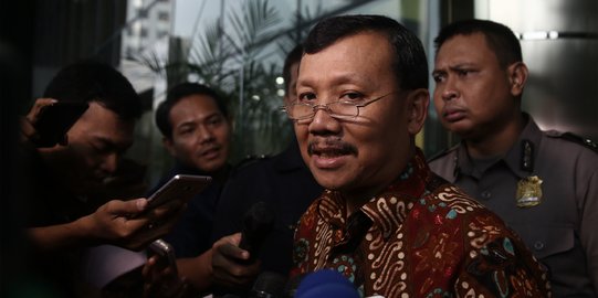 KPK Perpanjang Penahanan Eks Sekda Jabar Iwa Karniwa