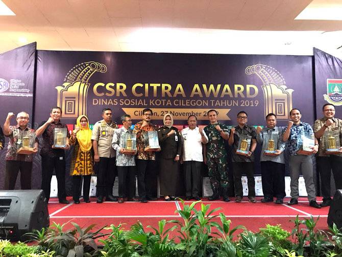 krakatau bandar samudera raih csr award