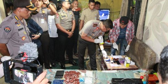 Bongkar Pabrik Narkoba, Polisi Sita 800 Butir Happy Five dan 1 Kg Sabu