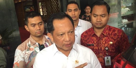 Di DPR, Mendagri Tito Curhat Anak Buahnya Trauma Ajukan Anggaran Blanko e-KTP