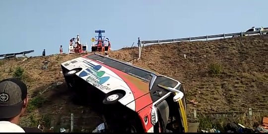 Sopir Bus Kramat Djati Ditetapkan Tersangka Kecelakaan Tol Surabaya-Mojokerto