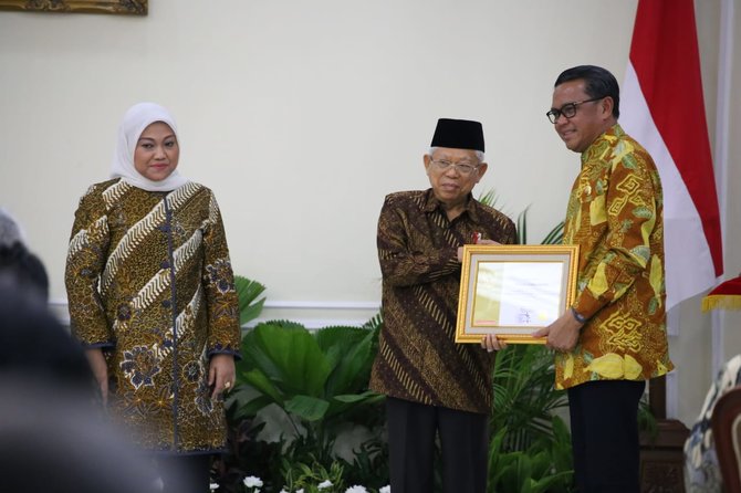 wapres serahkan anugerah paramakarya