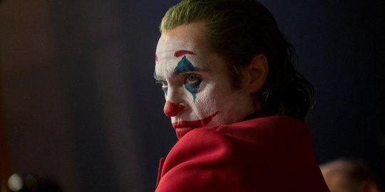 5 Film Kontroversi yang Tetap Laris Manis, Adegannya Bikin Merinding