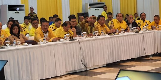 'Menteri Bekerja Membantu Presiden, Bukan Jadi Timses Caketum Partai'