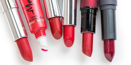 7 Cara Manfaatkan Lipstik dan Lip Cream yang Warnanya Tak Kamu Sukai