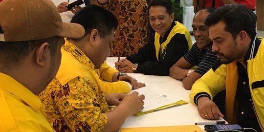 Serahkan Formulir, Ridwan Hisjam Resmi Daftar Caketum Golkar