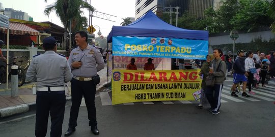 Beraktivitas di CFD Tanpa Berebut Jalan dengan PKL