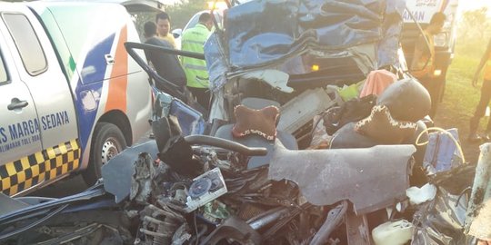 Avanza Seruduk Truk di Tol Cipali, 6 Tewas dan 1 Luka Berat