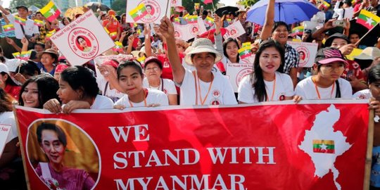 Suu Kyi akan Hadiri Sidang Mahkamah Internasional, Warga Myanmar Demo Beri Dukungan