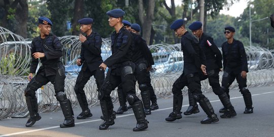 Polisi Tetapkan 13 Tersangka Kasus Pembakaran Rumah dan Penggerudukan Polsek di NTT