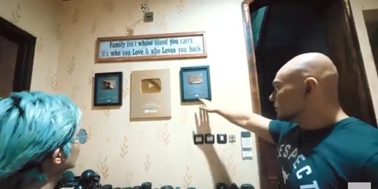 10 penampakan rumah mewah deddy corbuzier, ada tempat latihan bela diri hingga gym