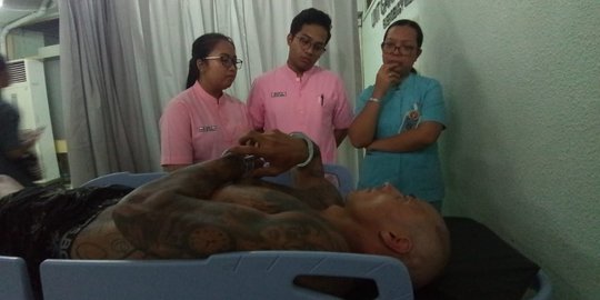 Bule Australia Ngamuk dan Naik Atap Rumah Warga di Badung