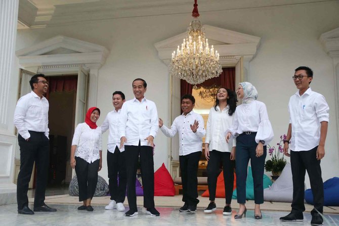 jokowi kenalkan staf khusus milenial