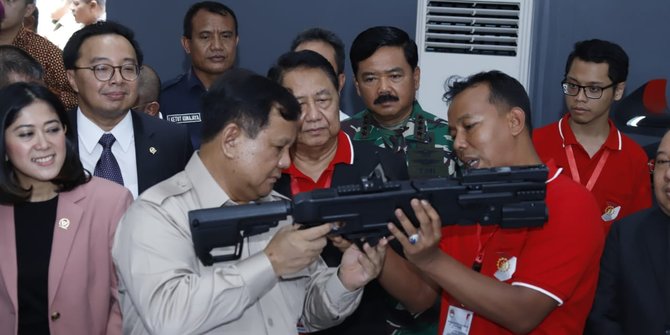 Inilah Alat Pertahanan Buatan Indonesia yang Dipamerkan Menhan Prabowo