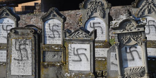 Ratusan Makam Yahudi di Prancis Dicoreti Simbol Nazi