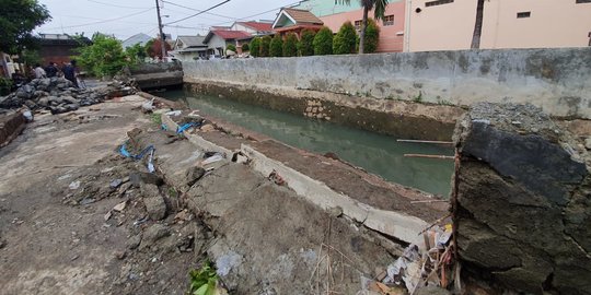 Debit Air Kali Cakung Meningkat, Tanggul di Bekasi Jebol Sepanjang 22 Meter