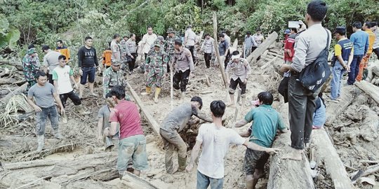 Pergi ke Ladang, 2 Warga Rokan Hulu Tertimbun Tanah Longsor