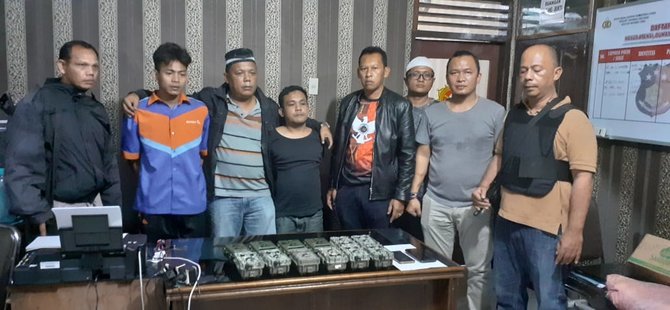 pelaku pencuri 13 kamera trap