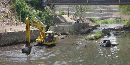 Sopir Halusinasi Lihat Rombongan Orang, Pikap Terperosok ke Sungai Gajah Wong