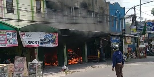 4 Ruko dan 1 Mobil di Sukoharjo Terbakar, Terdengar Beberapa Kali Ledakan