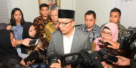 Permudah Komunikasi Warga, Pemprov Jabar Pinjamkan Ribuan Ponsel untuk Ketua RW