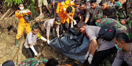 5 Hari Tertimbun Longsor, Bapak dan Anak di Rokan Hulu Ditemukan Tewas