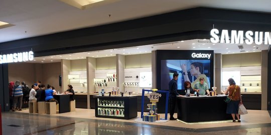 OkeShop Buka Konsep Toko Baru Samsung Store