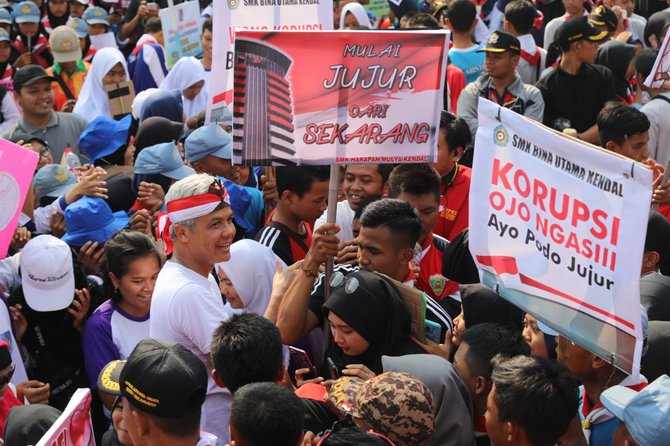 ganjar pimpin demo 3000 pelajar antikorupsi