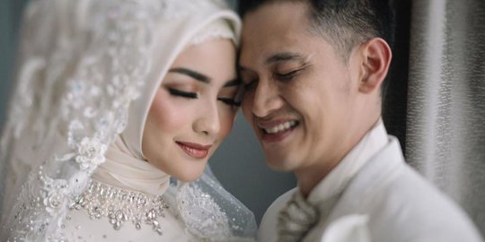 Gemas! Rezky Aditya Tak Henti 'Nyosor' ke Citra Kirana