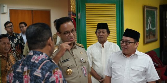 Sambangi Lembaga Kebudayaan Betawi, Gubernur Anies Ungkap Belajar Pantun dan Lenong