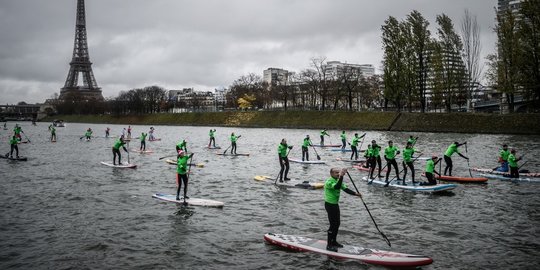 Menikmati Kota Paris Saat Lomba Paddle Nautic di Sungai Seine