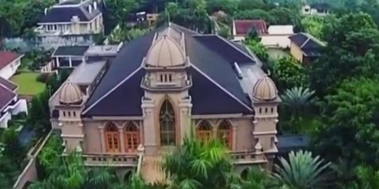 Rumah Super Mewah Sepupu Raffi Ahmad Bagaikan Istana Dan Banyak Koleksi Satwa Merdeka Com