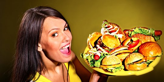 Sejumlah Cara yang Bisa Kamu Lakukan Agar Tidak Terbiasa Makan Berlebihan
