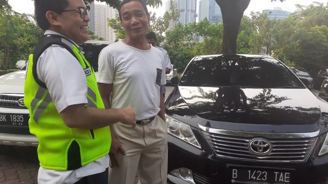 mobil berlogo mpr terjaring razia karena menunggak pajak