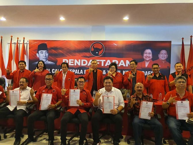 joune ganda mengambil formulir pendaftaran bakal calon bupati minut