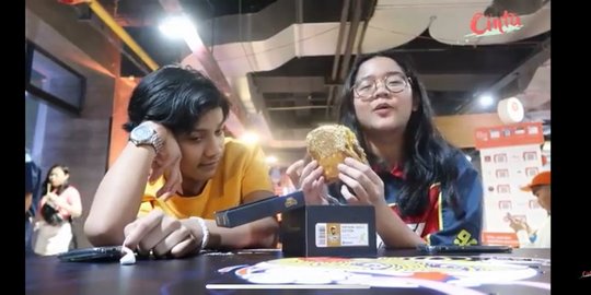 Wow, Anak Uya Kuya Makan Roti Bakar Berlapis Emas Seharga Rp1 Juta