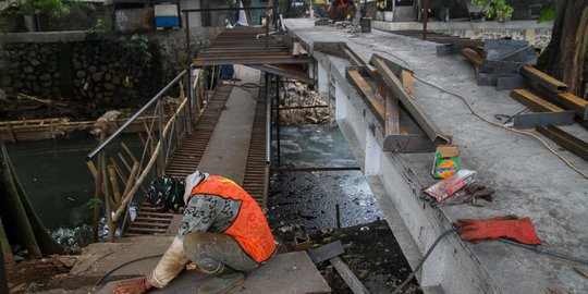Pembangunan Jembatan Penghubung Kampung di Pondok Pinang-Bintaro