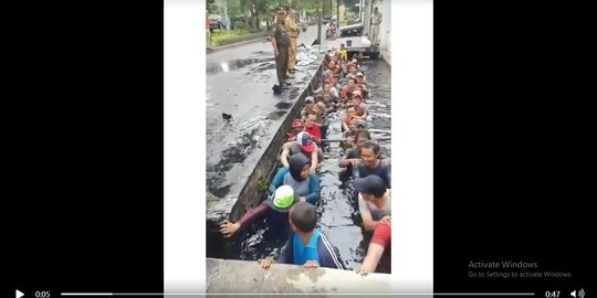 Viral Video Pegawai Honorer DKI Disuruh Masuk Got agar Kontrak Diperpanjang
