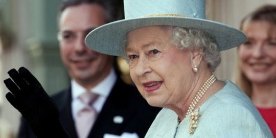 Ratu Elizabeth II Siap Bayar Anda Rp936 Juta untuk Kelola Media Sosial