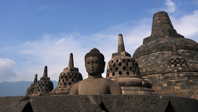 Seni Pahat Batu Candi Borobudur: Warisan Budaya yang Megah dan Sarat Makna