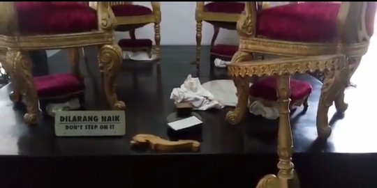 Meja Peninggalan Sultan HB VIII di Keraton Yogyakarta Rusak Karena Ulah Pengunjung