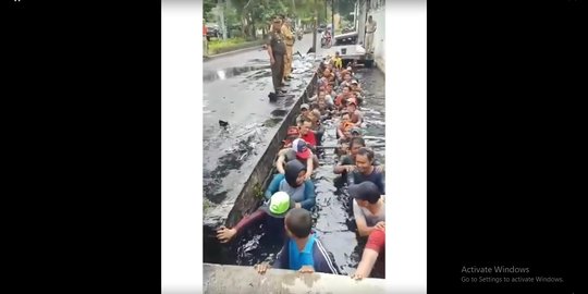 PPSU Berendam di Got, Walkot Jakbar Berhentikan Sementara Lurah Jelambar