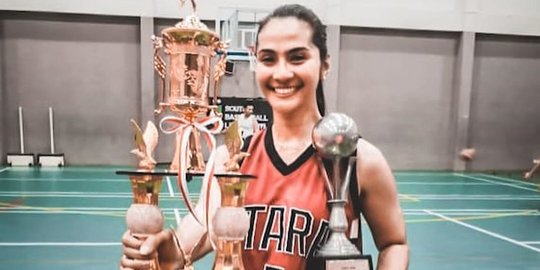 7 Potret Maudy Koesnaedi Berseragam Basket, Bak Atlet Muda