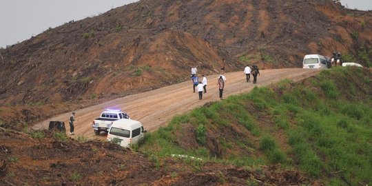 Mobil Terperosok saat Menuju Ibu Kota Baru, Sejumlah Menteri Terpaksa Jalan Kaki