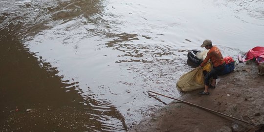 Hujan Sejak Siang, Ketinggian Air Sungai Ciliwung Normal