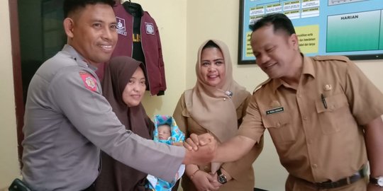 Bayi Perempuan Dibungkus Selimut Ditemukan di Teras Masjid di Gowa