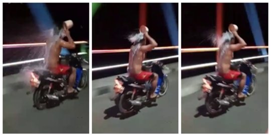 Video Viral Pemuda di Kebumen Berkendara Sepeda Motor sambil Mandi