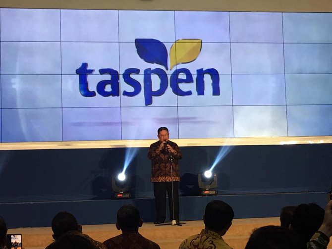 direktur utama pt taspen iqbal latanro saat launching logo baru pt taspen