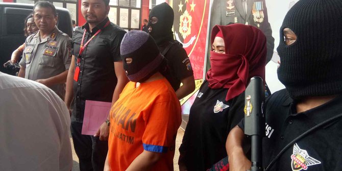 Rumah Karaoke Digerebek Polisi di Surabaya Melayani Penari Striptis & Hubungan Intim