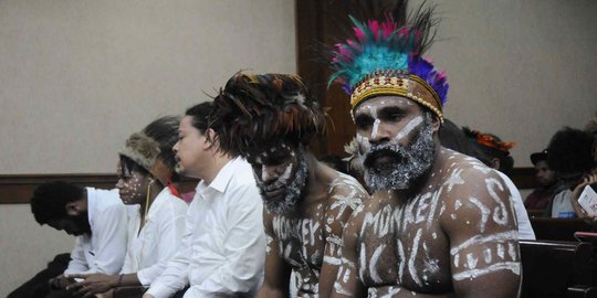 Pelaku Pengibaran Bendera Bintang Kejora Jalani Sidang Dakwaan